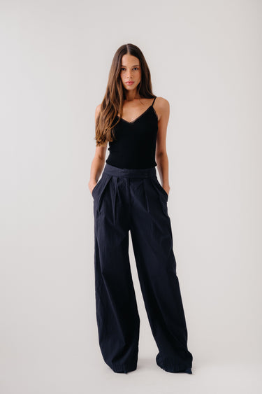 ADA V-NECK CAMI W/ LACE | BLACK