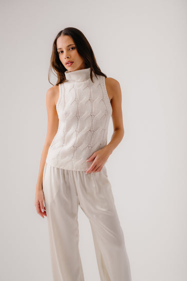 SALVIA SLEEVELESS CABLE TURTLENECK | GARDENIA